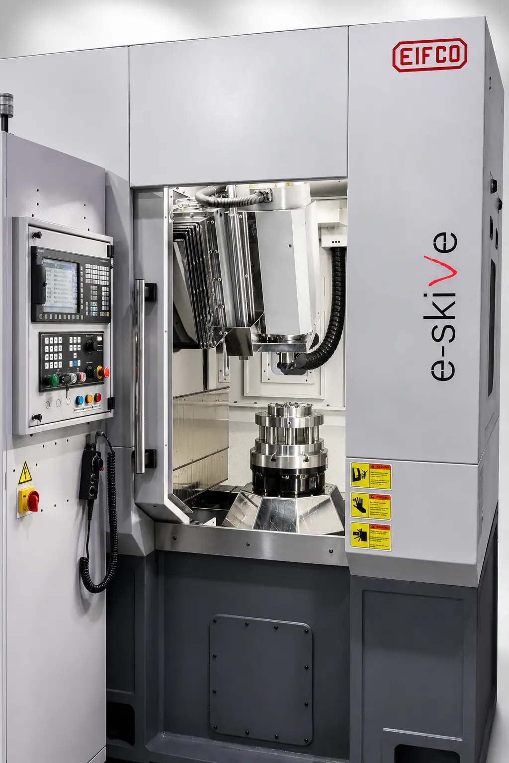 Pionowa maszyna CNC EIFCO E-skive do Power Skivingu w hali produkcyjnej